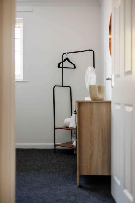 2 Bedroom House-Driveway - Bournemouth Hospital - Long Stay Discounts - Lima Apartments Ltd Kültér fotó