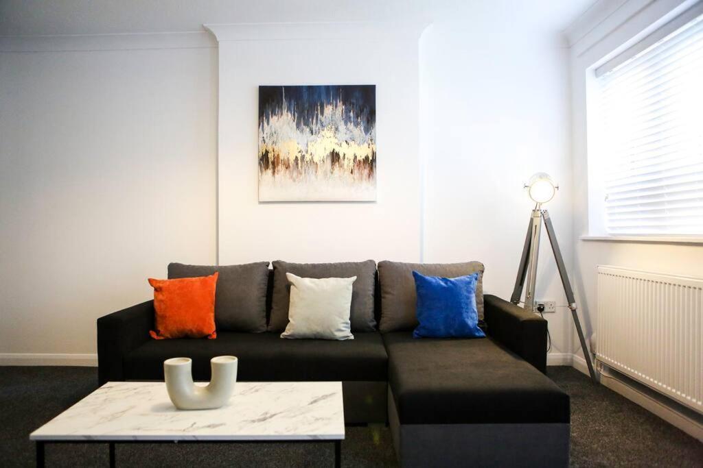 2 Bedroom House-Driveway - Bournemouth Hospital - Long Stay Discounts - Lima Apartments Ltd Kültér fotó